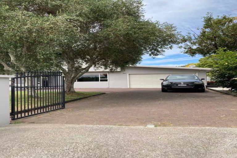 Photo of property in 313 Hobsonville Road, Hobsonville, Auckland, 0618