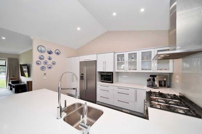 Photo of property in 11 Links Drive, Waiwhakaiho, New Plymouth, 4312