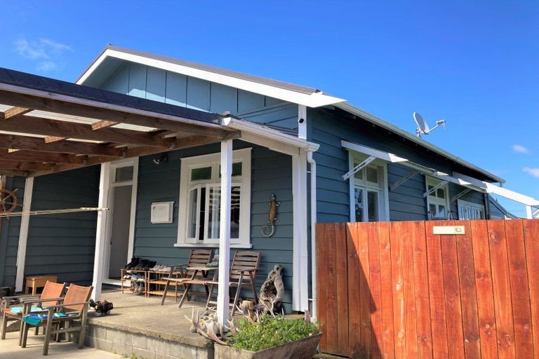 Photo of property in 13 Hutchins Street, Waitara, 4320