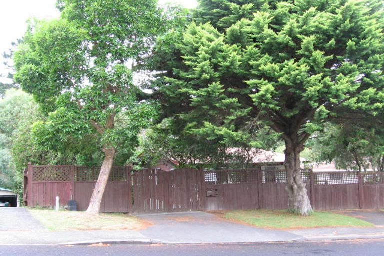 Photo of property in 10 Regency Place, Sunnynook, Auckland, 0632