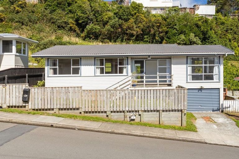 Photo of property in 96 Beazley Avenue, Paparangi, Wellington, 6037