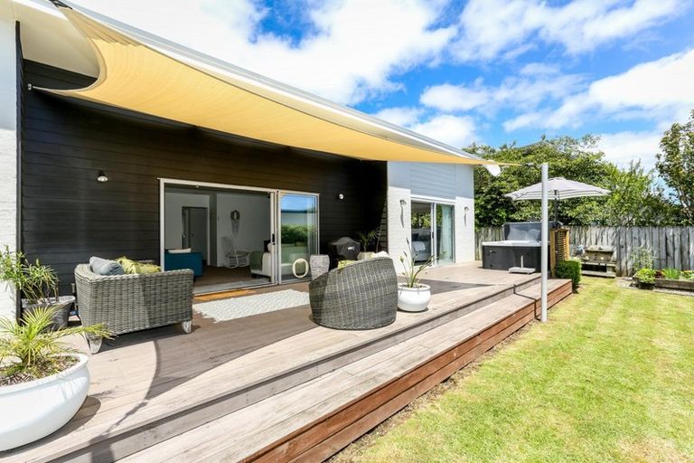 Photo of property in 130a Wairau Road, Oakura, 4314