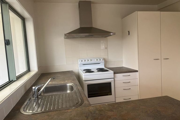 Photo of property in 2/5 Kilham Avenue, Northcote, Auckland, 0627