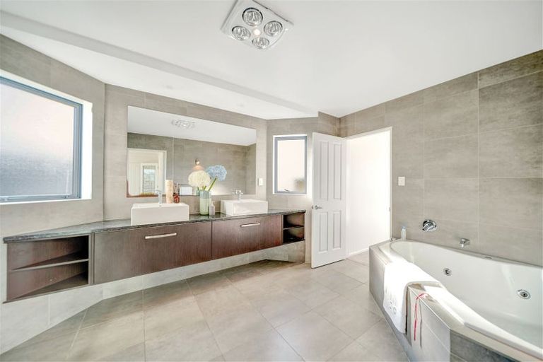 Photo of property in 41 Aberdeen Road, Castor Bay, Auckland, 0620