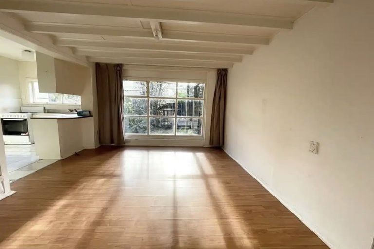 Photo of property in 19 Golf Road, New Lynn, Auckland, 0600