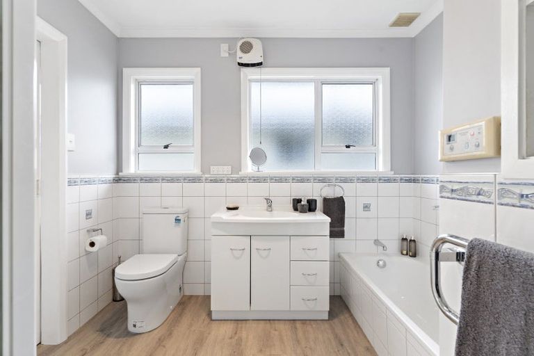 Photo of property in 26 Costley Street, Carterton, 5713