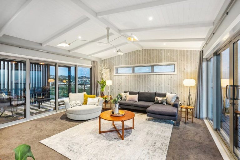 Photo of property in 7 Promontory Crescent, Newlands, Wellington, 6037