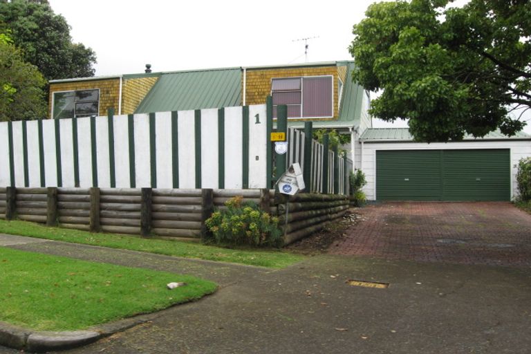 Photo of property in 1 Kanohi Terrace, Mangere Bridge, Auckland, 2022