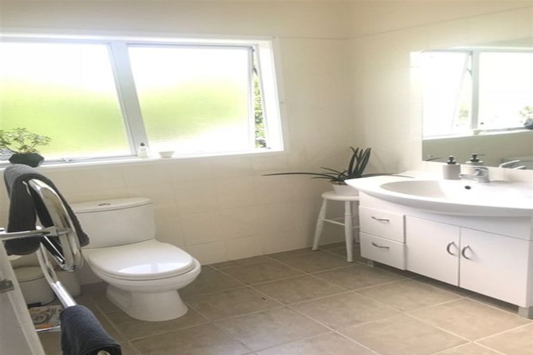 Photo of property in 17 Lyndhurst Road, Te Atatu South, Auckland, 0610