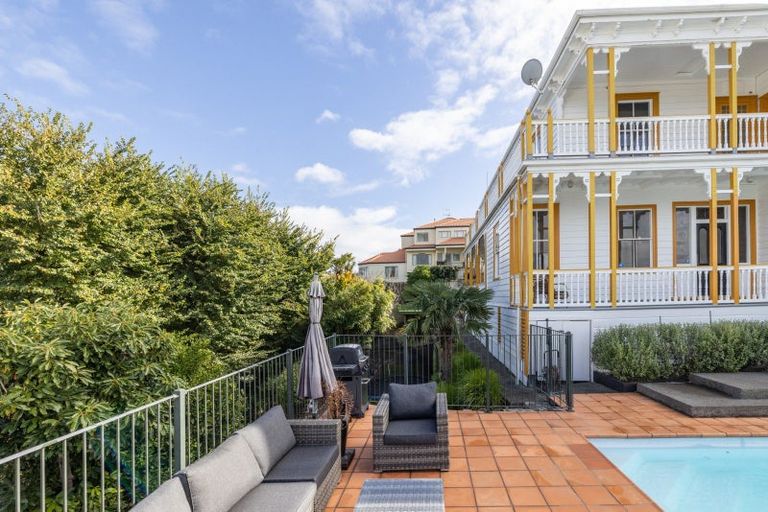 Photo of property in 15 Sealy Road, Bluff Hill, Napier, 4110