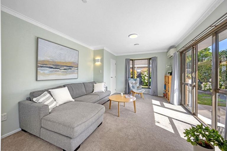 Photo of property in 2/58 Ambleside Drive, Burnside, Christchurch, 8053