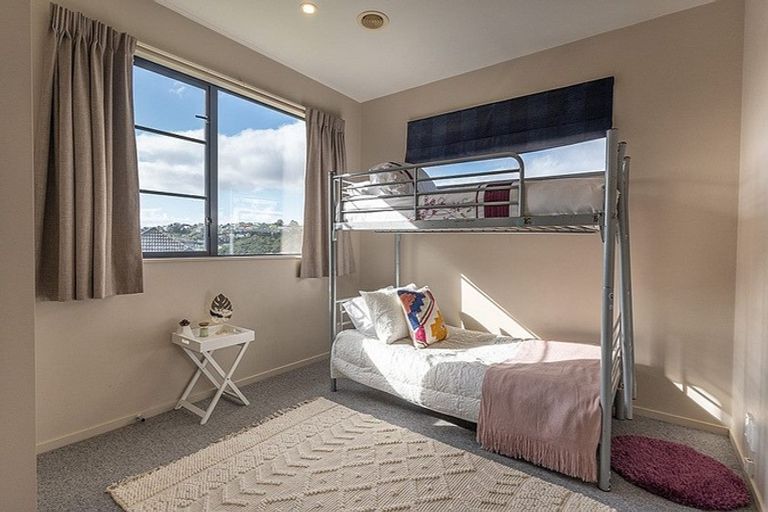 Photo of property in 5 Kaweka Close, Aotea, Porirua, 5024