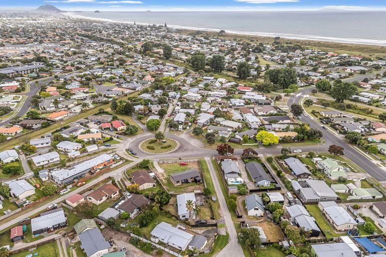 Photo of property in 5b Lyn Grove, Papamoa Beach, Papamoa, 3118