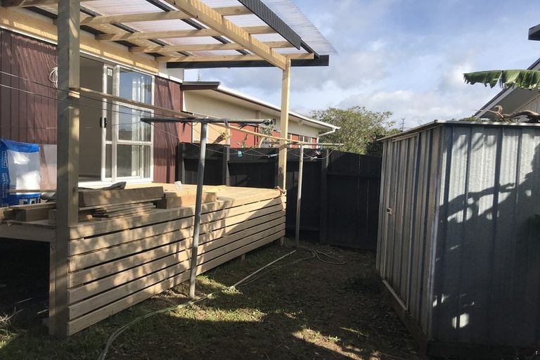 Photo of property in 3/94 Chivalry Road, Glenfield, Auckland, 0629