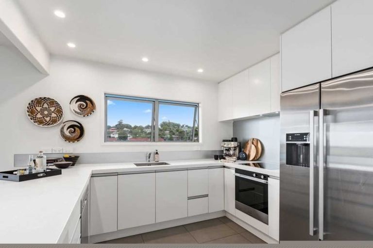 Photo of property in 1/11 Noumea Place, Mairangi Bay, Auckland, 0630