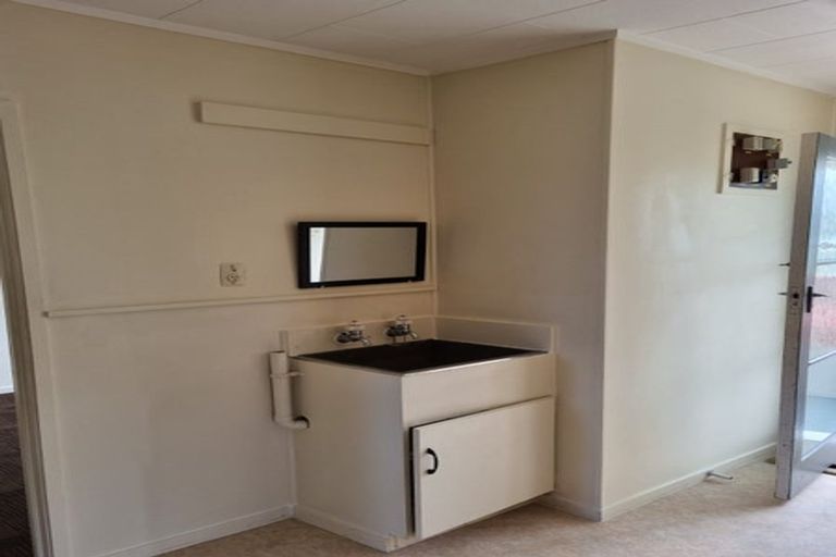 Photo of property in 3/58 View Road, Henderson, Auckland, 0612