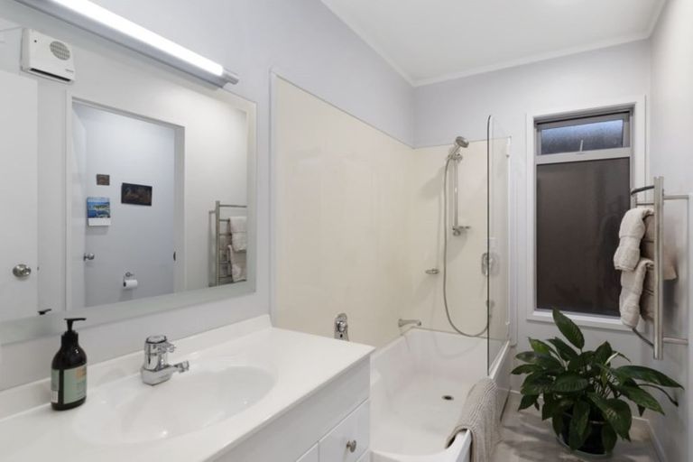 Photo of property in 1083 Kahikatea Flat Road, Waitoki, Kaukapakapa, 0871