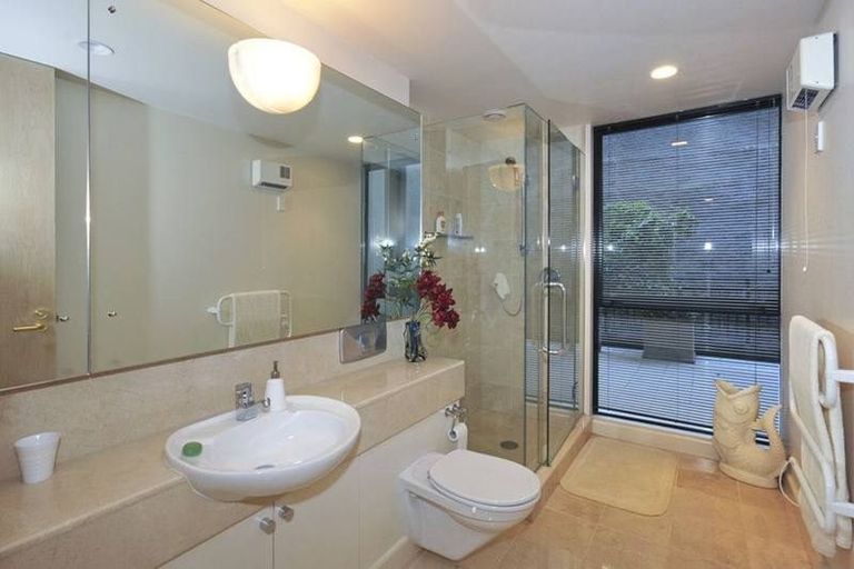 Photo of property in 9/310 Oriental Parade, Oriental Bay, Wellington, 6011