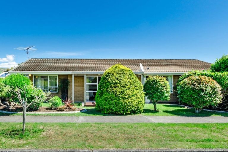 Photo of property in 2a Rewarewa Crescent, Waikanae, 5036