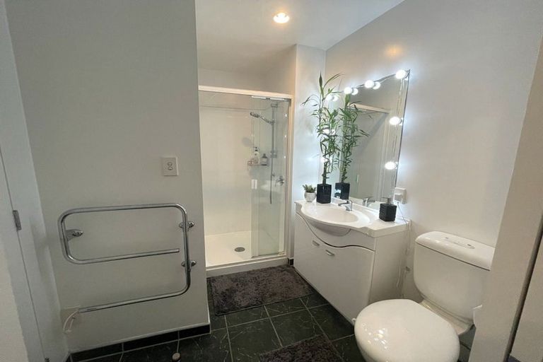 Photo of property in Atrium Apartments, 2q/154 The Terrace, Wellington Central, Wellington, 6011