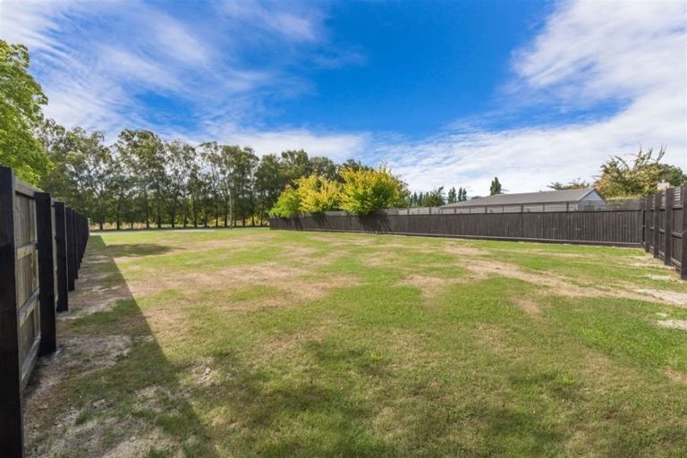 Photo of property in 409 Sawyers Arms Road, Harewood, Christchurch, 8051