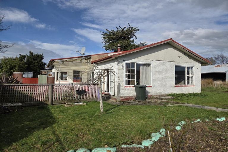 Photo of property in 16 Manse Street, Clinton, 9534