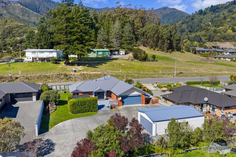Photo of property in 20 Admiralty Place, Waikawa, Picton, 7220