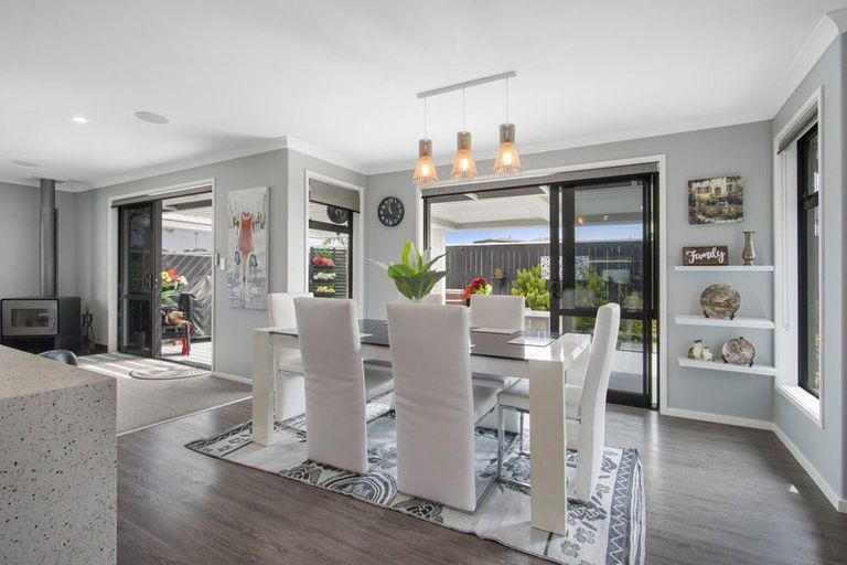 Photo of property in 19 Wairere Rise, Omokoroa, 3114