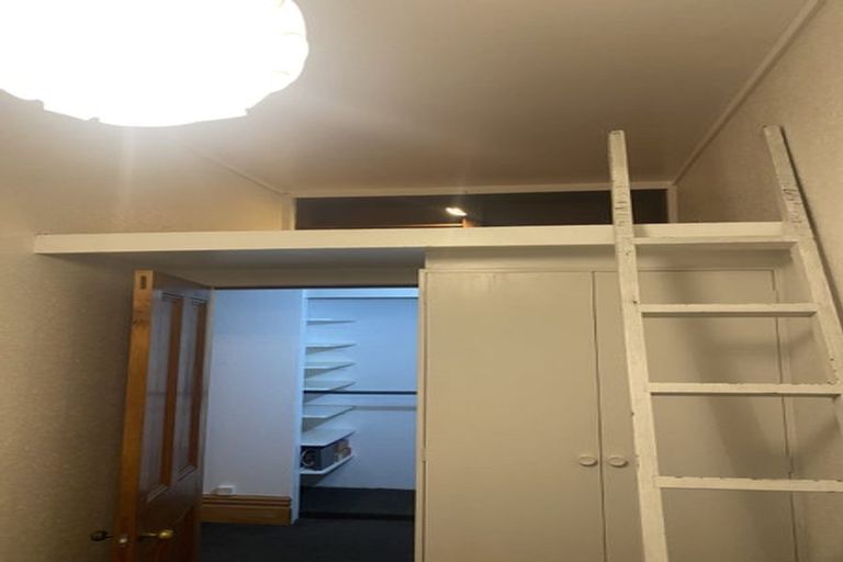 Photo of property in 26 Apuka Street, Brooklyn, Wellington, 6021