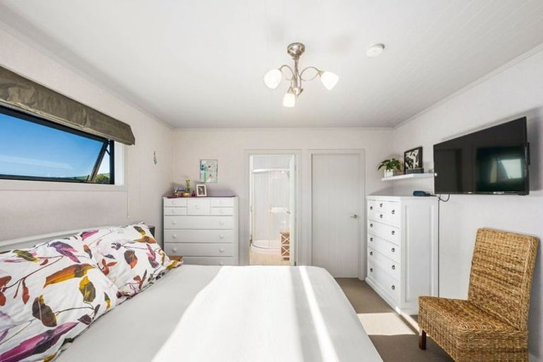 Photo of property in 136 Lisland Drive, Kinloch, Taupo, 3377