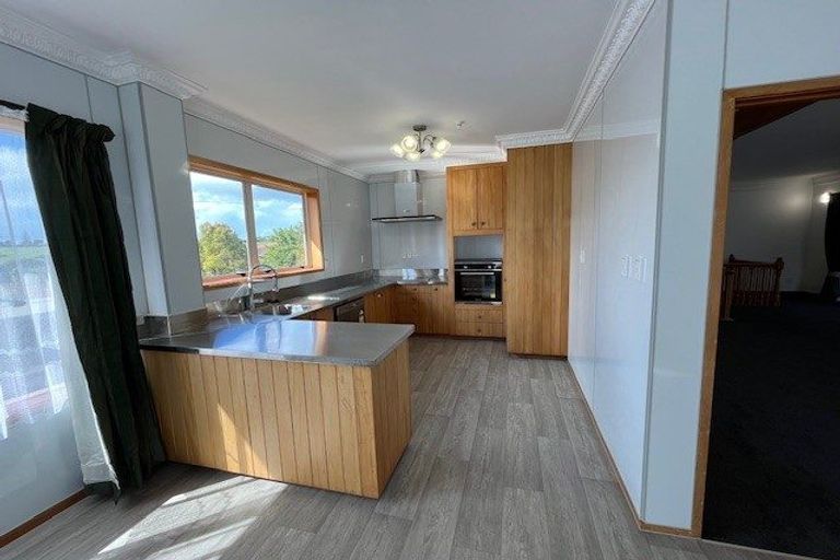 Photo of property in 24 Hurstbourn Priors, Goodwood Heights, Auckland, 2105