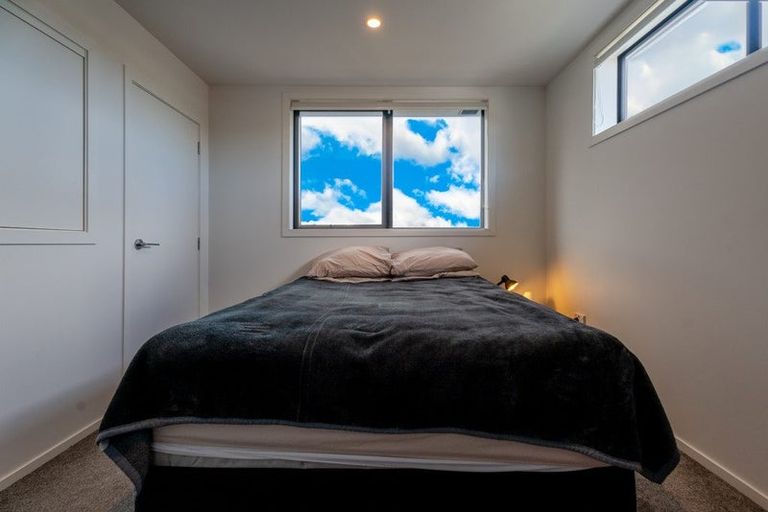 Photo of property in 2/83 Vodanovich Road, Te Atatu South, Auckland, 0610