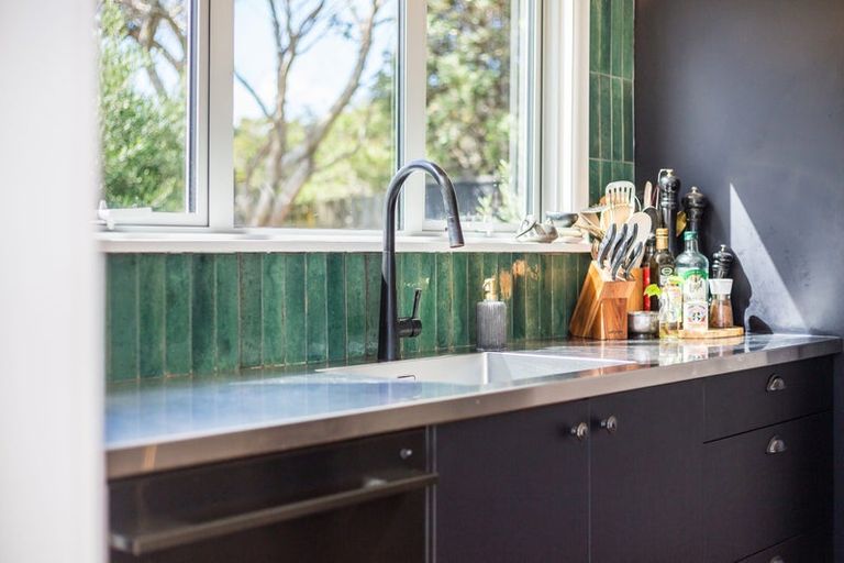 Photo of property in 138 Mana Esplanade, Paremata, Porirua, 5026