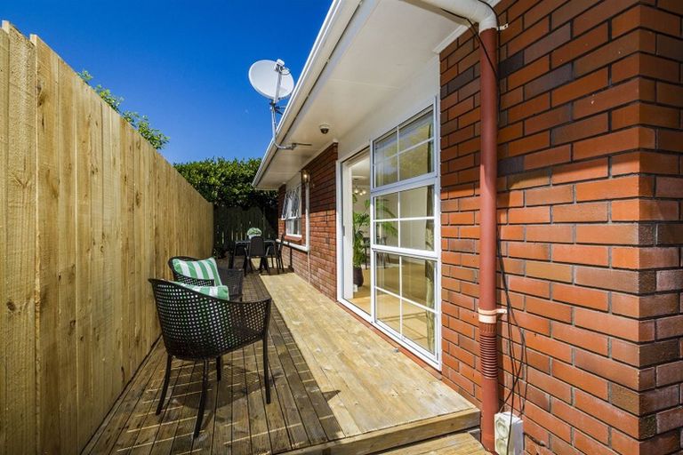 Photo of property in 2/3 Winscombe Street, Belmont, Auckland, 0622