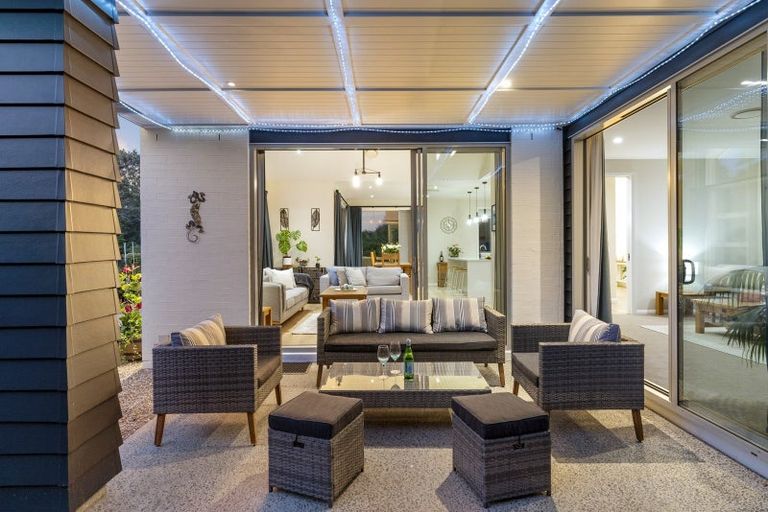 Photo of property in 5b Hobbs Road, Matakatia, Whangaparaoa, 0930