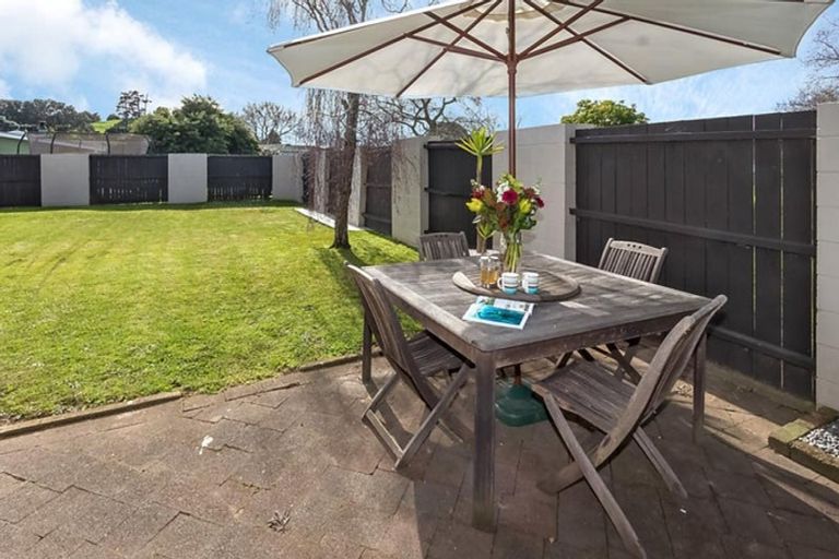 Photo of property in 18 Blanche Way, Half Moon Bay, Auckland, 2012