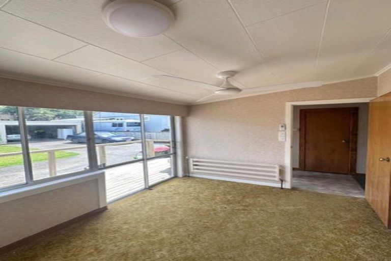 Photo of property in 100 Young Street, New Plymouth, 4310