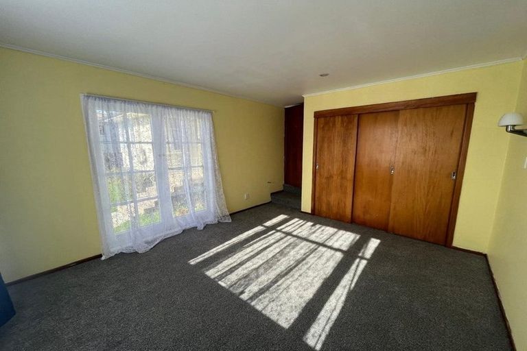 Photo of property in 60 Farquhar Road, Glendene, Auckland, 0602