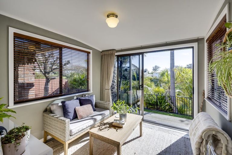 Photo of property in 61 Napier Terrace, Hospital Hill, Napier, 4110