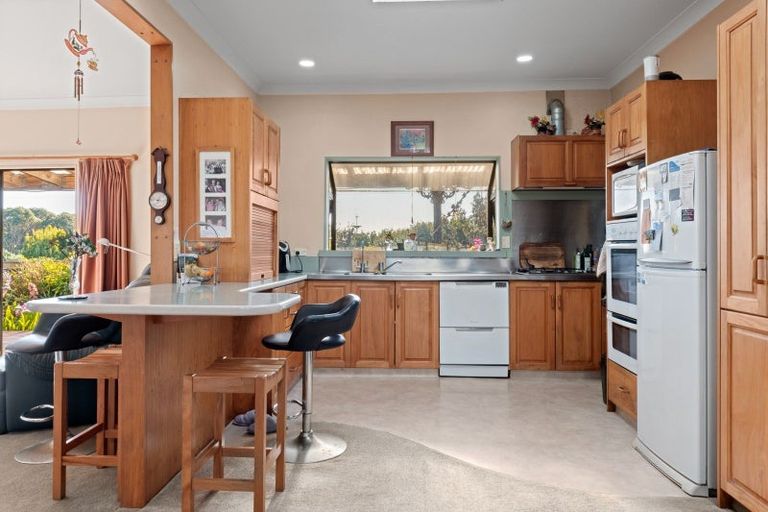 Photo of property in 27 Donnelly Street, Oakura, 4314