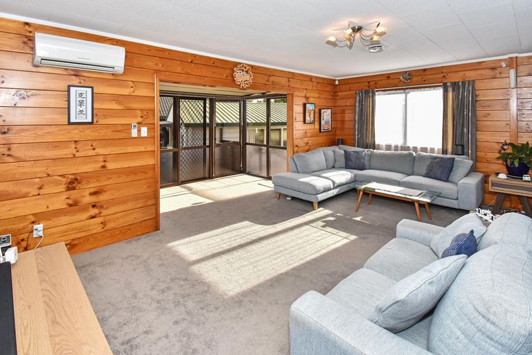 Photo of property in 156 Carnoustie Drive, Wattle Downs, Auckland, 2103