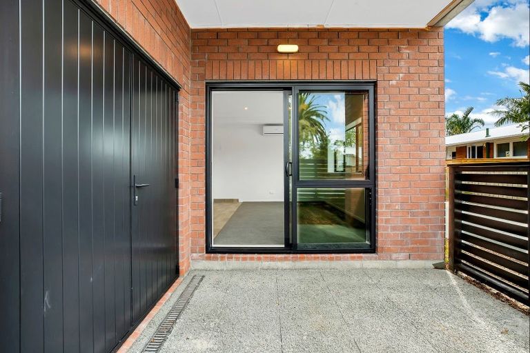 Photo of property in 1/500 Te Atatu Road, Te Atatu Peninsula, Auckland, 0610