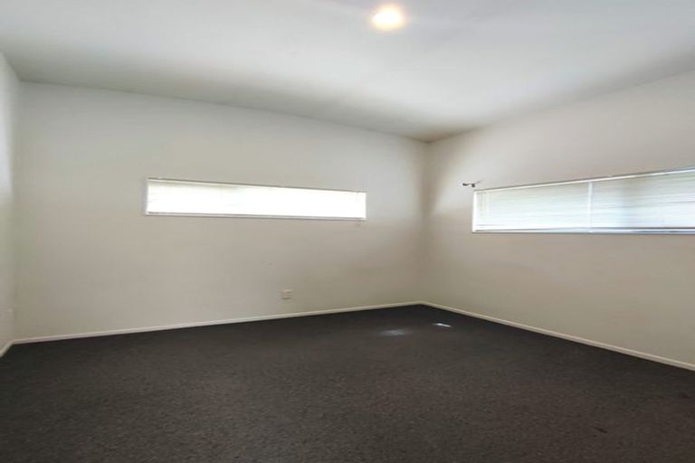 Photo of property in 631a Glenfield Road, Totara Vale, Auckland, 0629