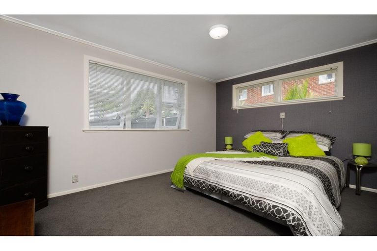 Photo of property in 11 Divich Avenue, Te Atatu South, Auckland, 0610