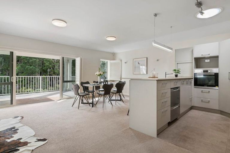 Photo of property in 8 Eaves Bush Parade, Orewa, 0931