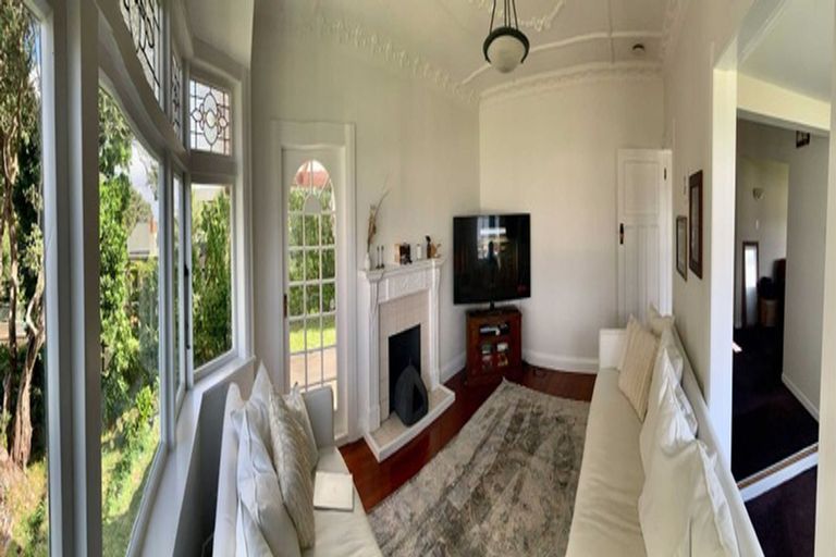 Photo of property in 29 Tirohanga Road, Tirohanga, Lower Hutt, 5010