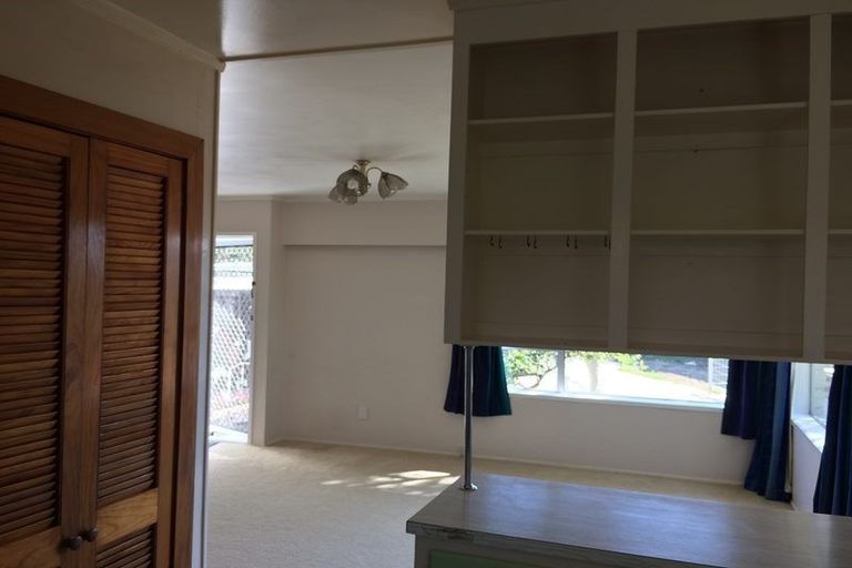 Photo of property in 2/18 Mirrabooka Avenue, Botany Downs, Auckland, 2010