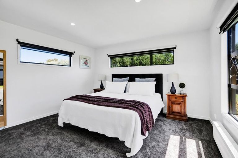 Photo of property in 15 Links Drive, Waiwhakaiho, New Plymouth, 4312