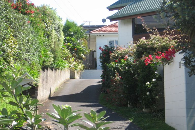 Photo of property in 1/56 Masterton Road, Rothesay Bay, Auckland, 0630
