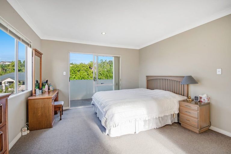 Photo of property in 31 Goldfinch Rise, Unsworth Heights, Auckland, 0632